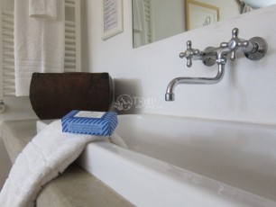 Trullo Iduna | grande salle de bain (détail)